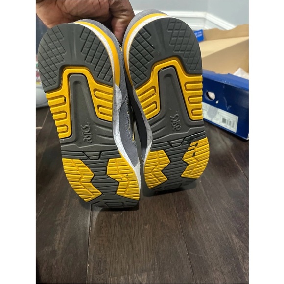 ASICS Gel Lyte Sneakers in Gray and Yellow - Picture 4 of 7